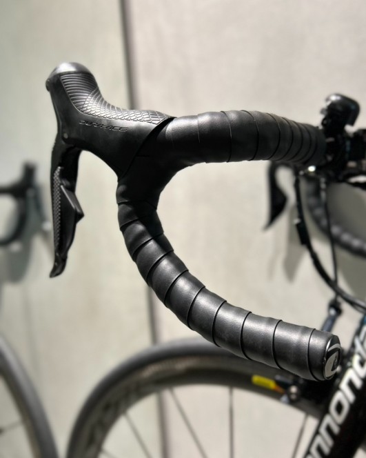 【圧倒的グリップ力！】ブラケットフードで有名なSHAKESから、満を持して登場したバーテープになります！SHAKES THE TAPES ￥4,400 → 10％OFF ￥3,960 (税込) (1)