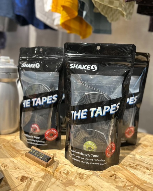 【圧倒的グリップ力！】ブラケットフードで有名なSHAKESから、満を持して登場したバーテープになります！SHAKES THE TAPES ￥4,400 → 10％OFF ￥3,960 (税込)